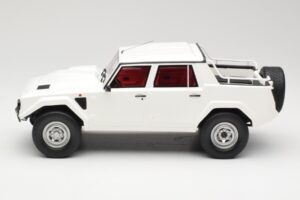 Lamborghini LM002 Branco Kyosho 1:18 GTS18508W Resina - imagem 3 de 6