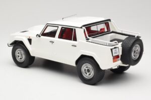 Lamborghini LM002 Branco Kyosho 1:18 GTS18508W Resina - imagem 5 de 6