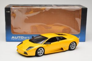Lamborghini Murcielago LP640 Giallo Orion AUTOart 1:18 74511 Metal - imagem 8 de 8