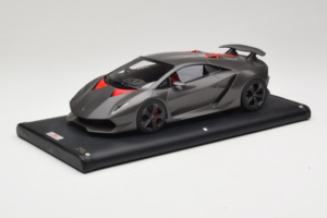 Lamborghini Sesto Elemento Matte Black MR Collection 1:18 LAMB054 Resina - imagem 2 de 6