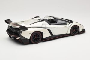 Lamborghini Veneno Roadster Branco Com Linha Vermelha Kyosho 1:18 C09502W Metal - imagem 2 de 6