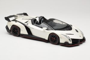 Lamborghini Veneno Roadster Branco Com Linha Vermelha Kyosho 1:18 C09502W Metal - imagem 4 de 6