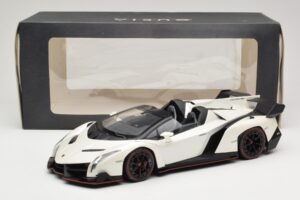 Lamborghini Veneno Roadster Branco Com Linha Vermelha Kyosho 1:18 C09502W Metal - imagem 6 de 6