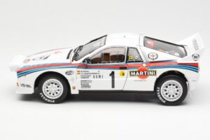 Lancia 037 Martini #1 W. Rohrl / C. Geistdorfer Winner Rally Monte Carlo 1983 Versão Noturna Kyosho 1:18 08306A Metal - imagem 4 de 8