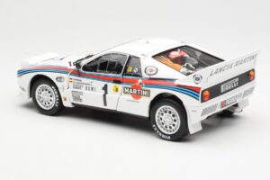 Lancia 037 Martini #1 W. Rohrl / C. Geistdorfer Winner Rally Monte Carlo 1983 Versão Noturna Kyosho 1:18 08306A Metal - imagem 7 de 8