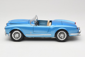 Lancia Aurelia B24 Spider Azul Bburago 1:18 3010-M1 Metal - imagem 4 de 8