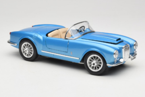Lancia Aurelia B24 Spider Azul Bburago 1:18 3010-M1 Metal - imagem 6 de 8