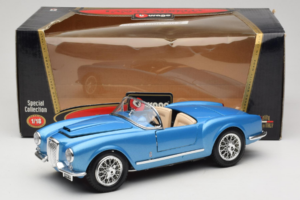 Lancia Aurelia B24 Spider Azul Bburago 1:18 3010-M1 Metal - imagem 8 de 8