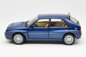 Lancia Delta HF Integrale Evo II Azul Kyosho 1:18 08341BL Metal - imagem 4 de 8