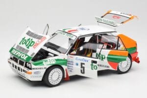 Lancia Delta HF Integrale Evo II Totip #5 A. Aghini / S. Farnocchia Rally Monte Carlo 1993 Kyosho 1:18 08348F Metal - imagem 2 de 8