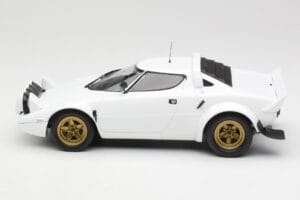 Lancia Stratos HF Stradale Branco Minichamps 1:18 155741700 Metal - imagem 3 de 6