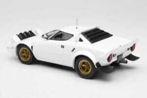 Lancia Stratos HF Stradale Branco Minichamps 1:18 155741700 Metal - imagem 5 de 6
