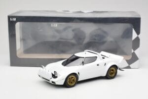 Lancia Stratos HF Stradale Branco Minichamps 1:18 155741700 Metal - imagem 6 de 6