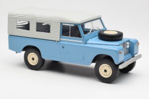 Land Rover Series II 109 Pick Up Closed Azul MCG 1:18 MCG18094 Metal - imagem 4 de 6