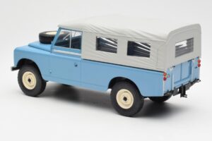 Land Rover Series II 109 Pick Up Closed Azul MCG 1:18 MCG18094 Metal - imagem 5 de 6