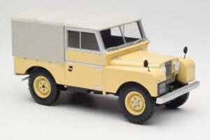 Land Rover 88 Series 1 Hard Top Bege Claro MCG 1:18 MCG18368 Metal - imagem 2 de 6