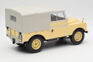 Land Rover 88 Series 1 Hard Top Bege Claro MCG 1:18 MCG18368 Metal - imagem 3 de 6
