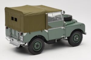 Land Rover 88 Series I Verde Minichamps 1:18 150168900 Metal - imagem 3 de 8