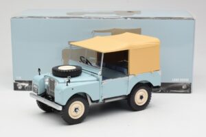 Land Rover 88 Series I RAF Blue Minichamps 1:18 150168908 Metal - imagem 8 de 8