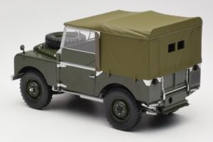Land Rover 88 Series I Matt Green Minichamps 1:18 150168909 Metal - imagem 7 de 8