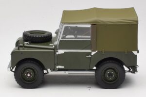 Land Rover 88 Series I Matt Green Minichamps 1:18 150168909 Metal - imagem 4 de 8