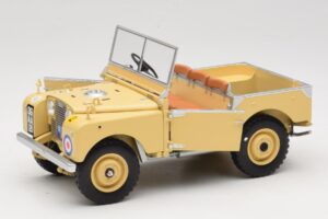 Land Rover 88 Series I RAF Beige Minichamps 1:18 150168911 Metal - imagem 2 de 8