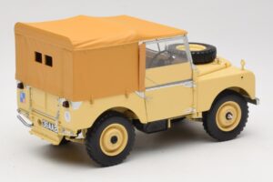 Land Rover 88 Series I RAF Beige Minichamps 1:18 150168911 Metal - imagem 3 de 8
