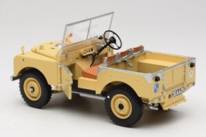 Land Rover 88 Series I RAF Beige Minichamps 1:18 150168911 Metal - imagem 5 de 8