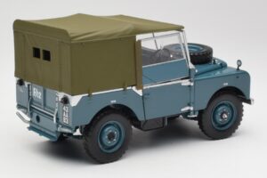 Land Rover 88 Series I Azul Claro Minichamps 1:18 150168907 Metal - imagem 3 de 8