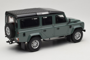 Land Rover Defender Station Wagon Keswick Green GT Spirit 1:18 GT527 Resina - imagem 2 de 6