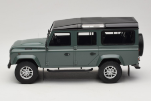 Land Rover Defender Station Wagon Keswick Green GT Spirit 1:18 GT527 Resina - imagem 3 de 6