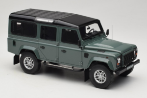 Land Rover Defender Station Wagon Keswick Green GT Spirit 1:18 GT527 Resina - imagem 4 de 6
