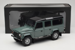 Land Rover Defender Station Wagon Keswick Green GT Spirit 1:18 GT527 Resina - imagem 6 de 6