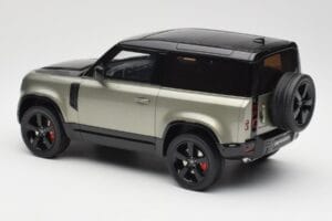 Land Rover Defender 90 HSE P400 L663 Pangea Green Metallic GT Spirit 1:18 GT517 Resina - imagem 5 de 6