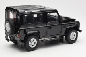 Land Rover Defender 90 Santorini Preto Metalizado Kyosho 1:18 08901BK Metal - imagem 3 de 8