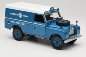 Land Rover Series III 109 Soft Top Motorway Patrol Azul Eagles Race 1:18 4403 Metal - imagem 6 de 8