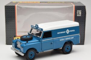 Land Rover Series III 109 Soft Top Motorway Patrol Azul Eagles Race 1:18 4403 Metal - imagem 8 de 8