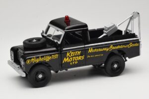 Land Rover Series III Veículo de Recuperação Preto Universal Hobbies 1:18 4411 Metal
