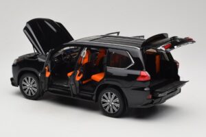 Lexus LX570 J200 Preto LCD 1:18 LCD18010-BL Metal - imagem 5 de 8
