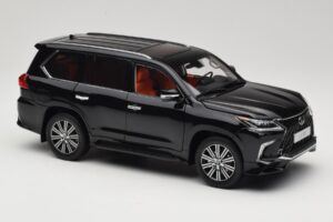 Lexus LX570 J200 Preto LCD 1:18 LCD18010-BL Metal - imagem 6 de 8