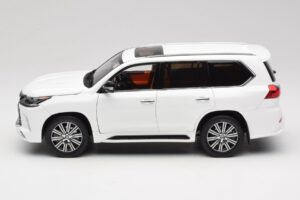 Lexus LX570 J200 Branco LCD 1:18 LCD18010-WH Metal - imagem 4 de 8