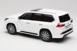 Lexus LX570 J200 Branco LCD 1:18 LCD18010-WH Metal - imagem 7 de 8
