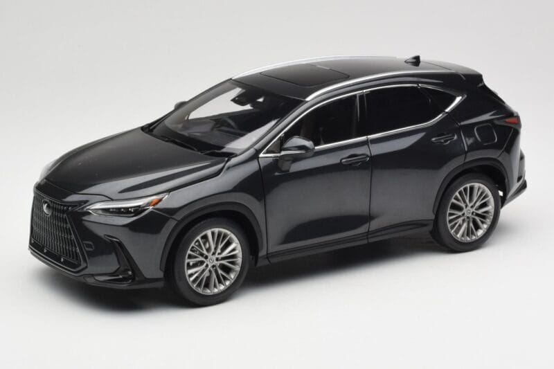 Lexus NX450h+ AZ20 Preto Kyosho 1:18 08968GBK Resina