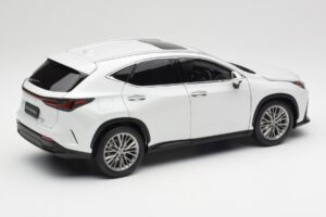 Lexus NX450h+ AZ20 Branco Kyosho 1:18 08968Q Resina - imagem 3 de 8