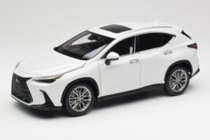 Lexus NX450h+ AZ20 Branco Kyosho 1:18 08968Q Resina