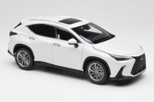 Lexus NX450h+ AZ20 Branco Kyosho 1:18 08968Q Resina - imagem 6 de 8