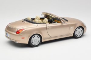 Lexus SC430 Bege Maisto 1:18 31629 Metal - imagem 3 de 8