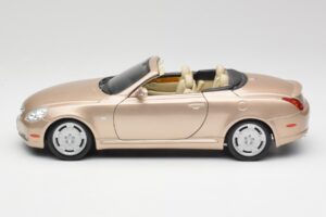 Lexus SC430 Bege Maisto 1:18 31629 Metal - imagem 4 de 8
