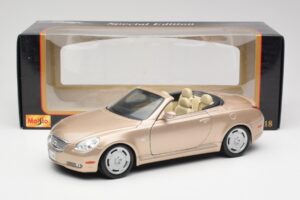 Lexus SC430 Bege Maisto 1:18 31629 Metal - imagem 8 de 8