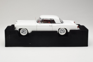 Lincoln Continental Mark II Branco Road Signature 1:18 20078-P1 Metal - imagem 3 de 6
